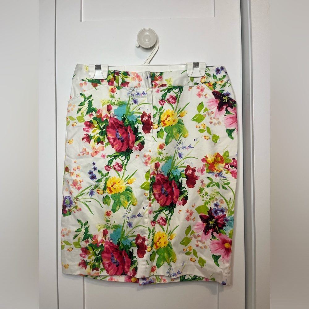 Hi, selling this magnificent skirt in size XS.